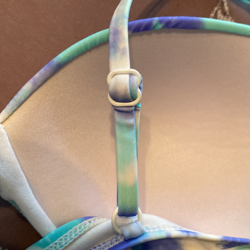 Bikini Too - Picture 4 of 6